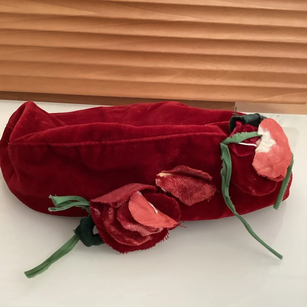 i Pinco Pallino Vintage Red velvet Floral Embellishement  Barrete Hat Girls